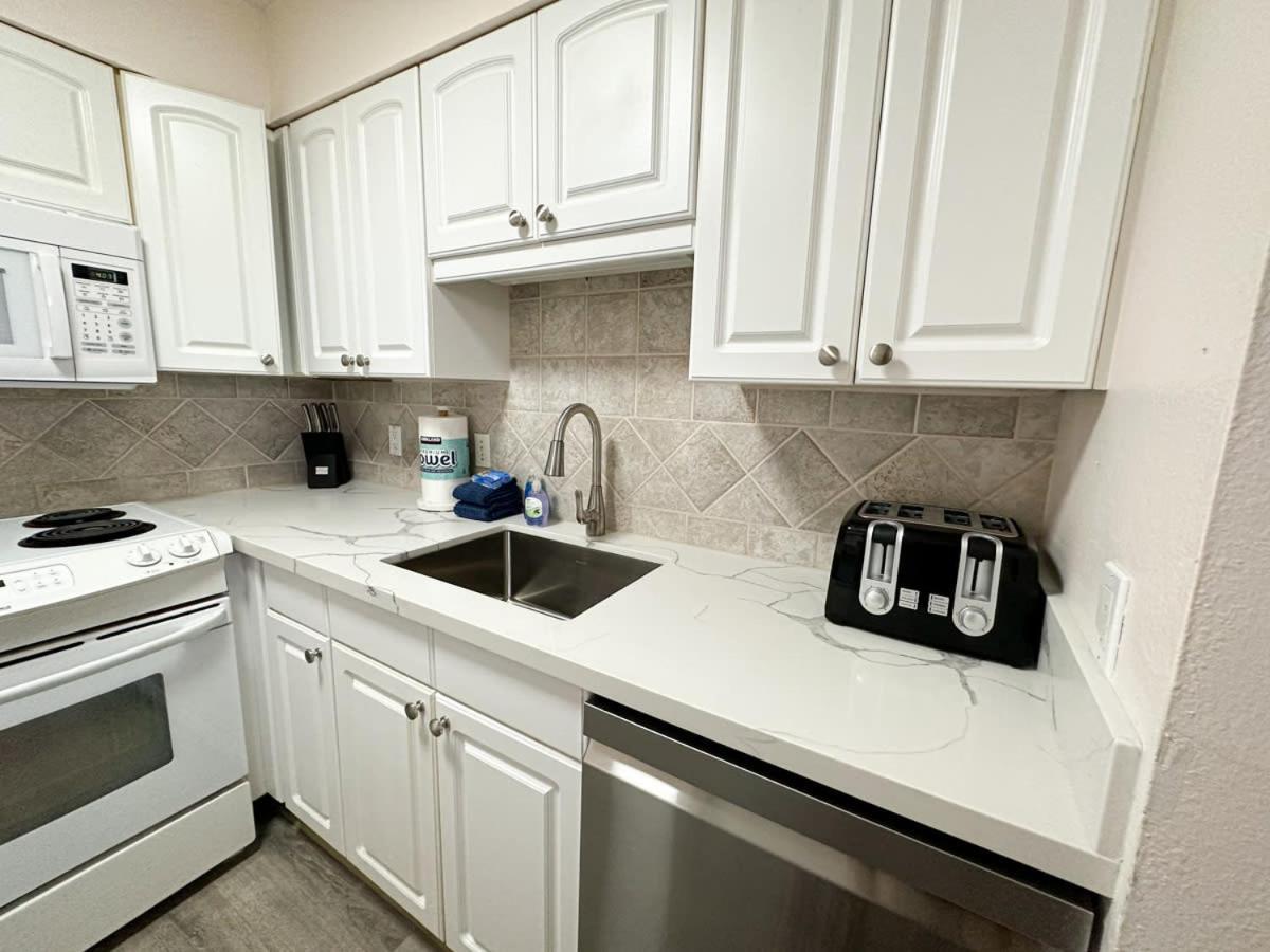 Kahana Incredible Beachfront 1Br - Sleeps 4 Awesome Location And In The Center Of Restaurants Many Beaches Golf And More 빌라 외부 사진