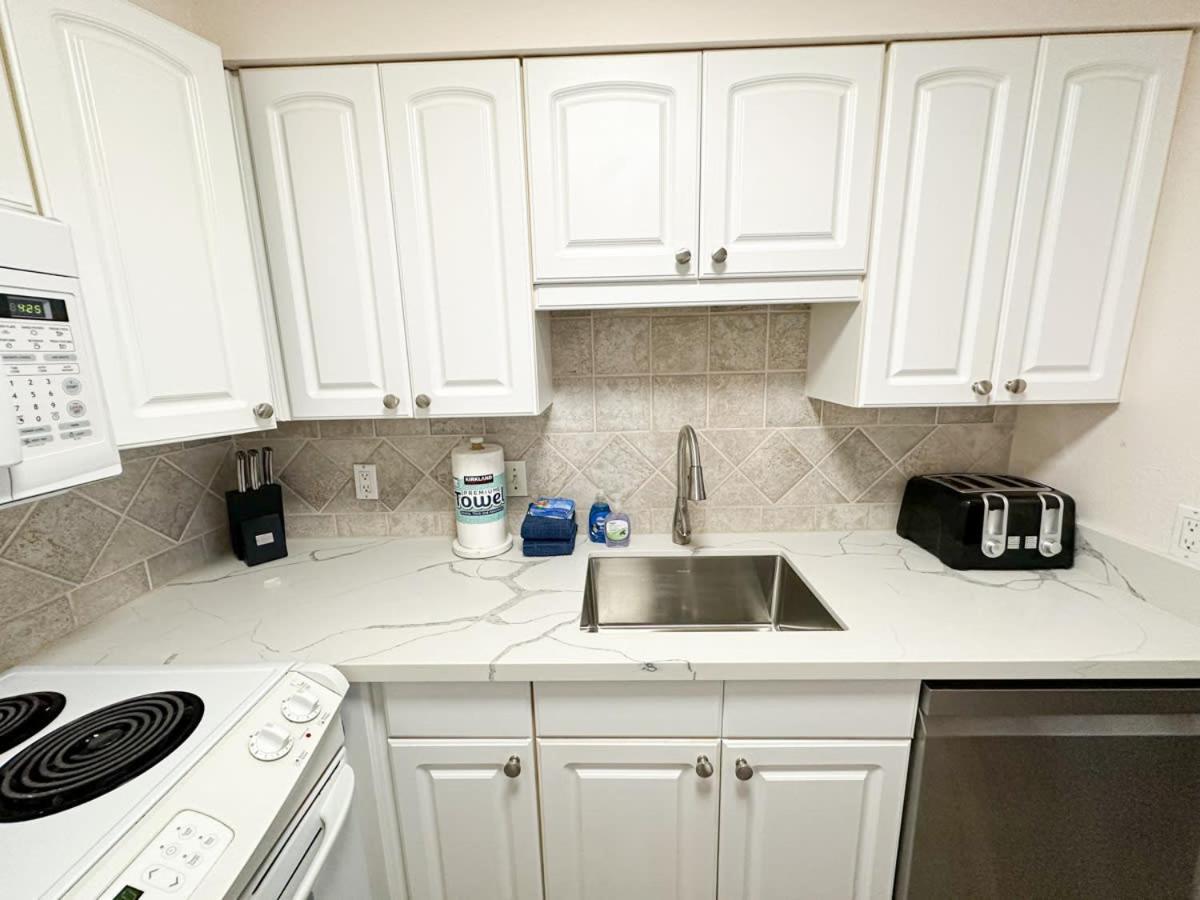 Kahana Incredible Beachfront 1Br - Sleeps 4 Awesome Location And In The Center Of Restaurants Many Beaches Golf And More 빌라 외부 사진